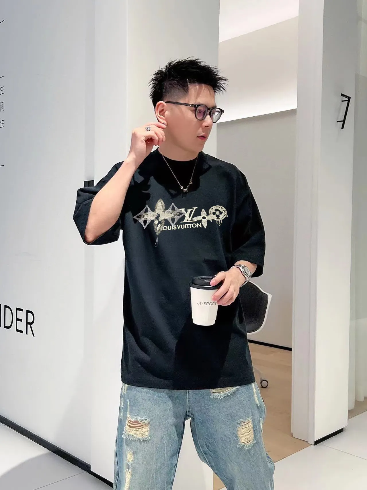 Louis Vuitton/ logo